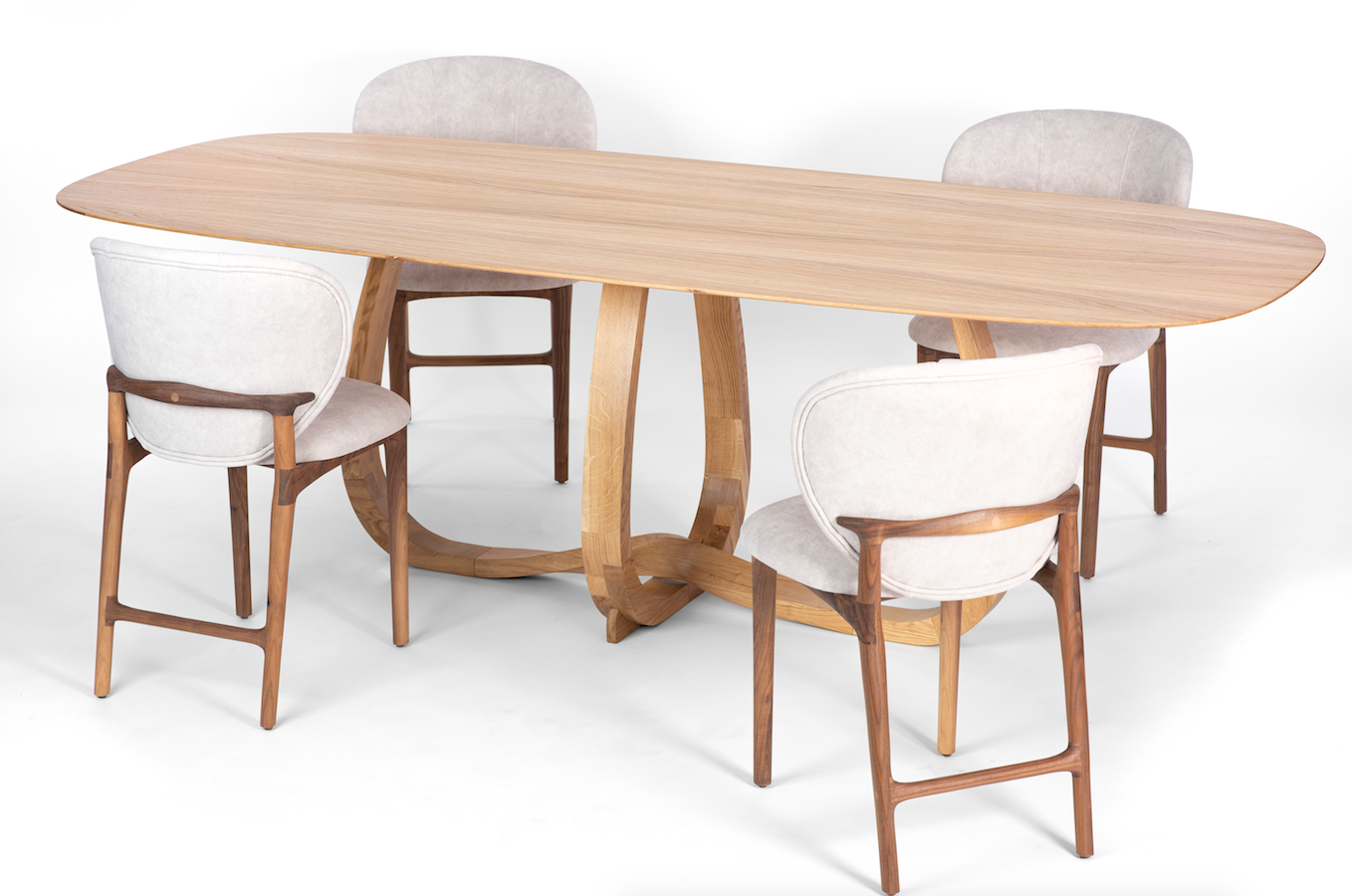 Table Lup avec 4 chaises sur le site macarie
